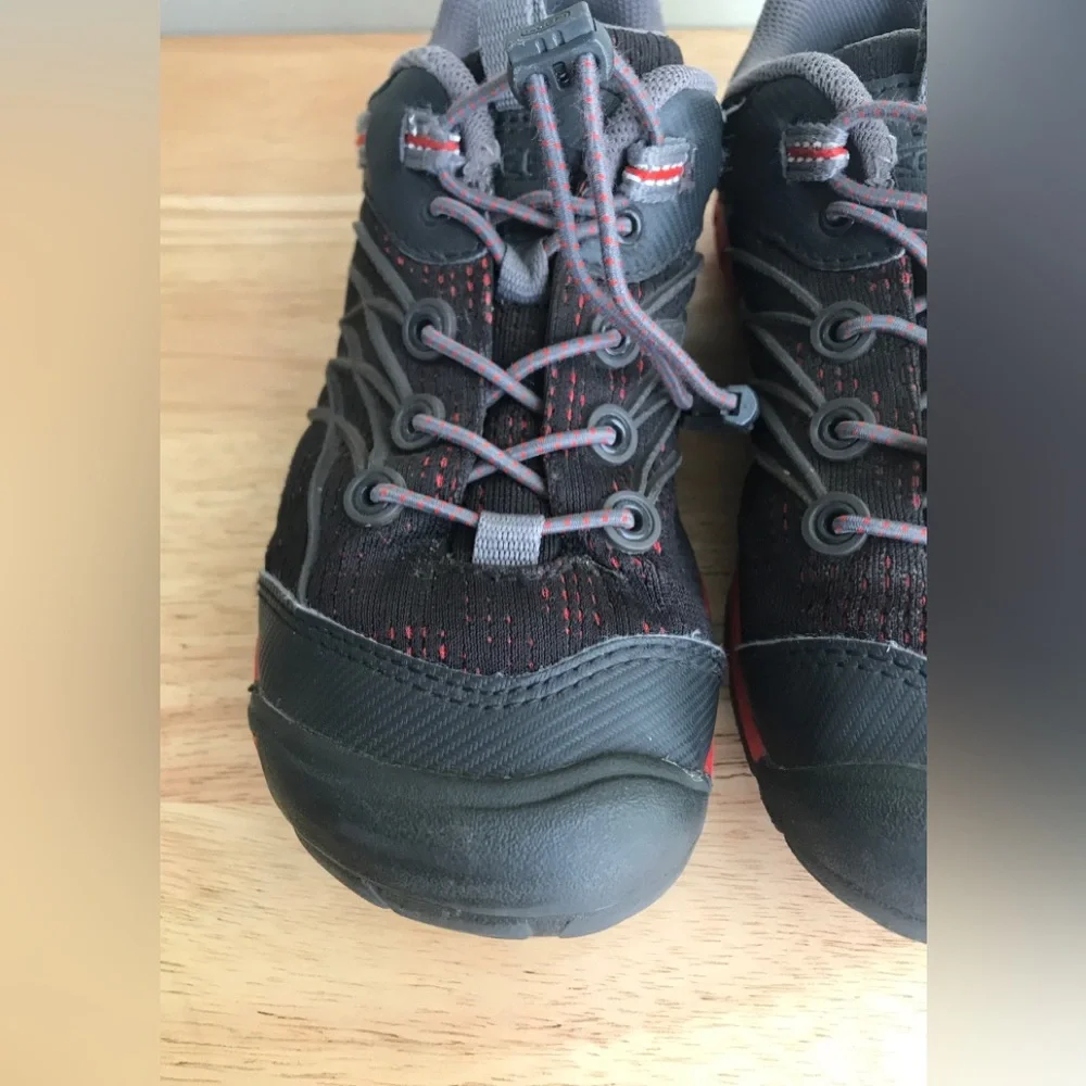 Keen Waterproof Shoes Big Kids Size: US 2 EUR 34 CM 21